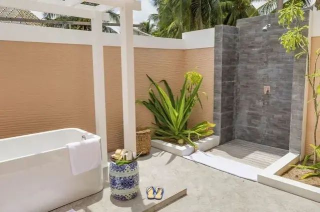 Beach Villa With Pool - Outdoor Bathroom